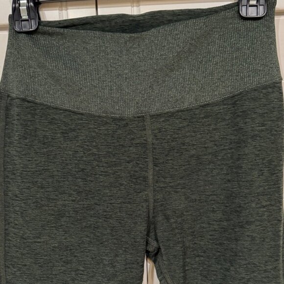 ALO Yoga Black Leggings - Picture 2 of 9